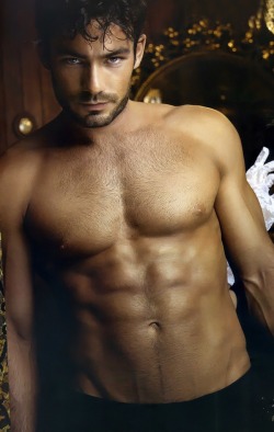 andromalehotness:  Aaron Diaz 