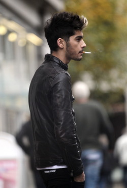 gadium:  dawhn:  hot  ZAYN BABY FUCK ME 