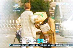 lhoe:  Teen Top helping ...and then there's chunji the asshole 