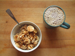 garden-of-vegan:  shreddies &amp; bran with cinnamon, flax, banana, walnuts, and soy milk, coffee with soy milk