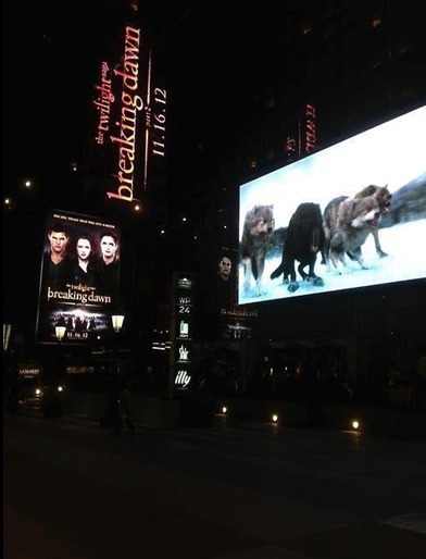 taylorlautnerbr:  Destaque nas ruas de Los Angeles 
