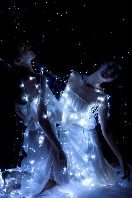 coloryoursoulalways:  하늘의 미소, Korean contemporary dance performed by Myung