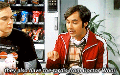 holdingonmyheart:  the big bang theory and the tardis photobooth 