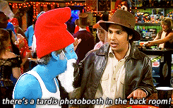 holdingonmyheart:  the big bang theory and the tardis photobooth 