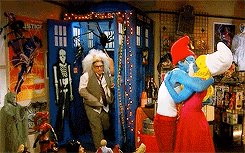 holdingonmyheart:  the big bang theory and the tardis photobooth 
