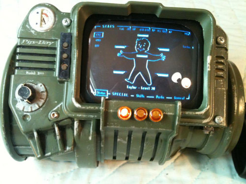 lunarpineapple: geminithe2spookypony: insanelygaming: Fallout 3 Pip-Boy 3000 Check out the maki