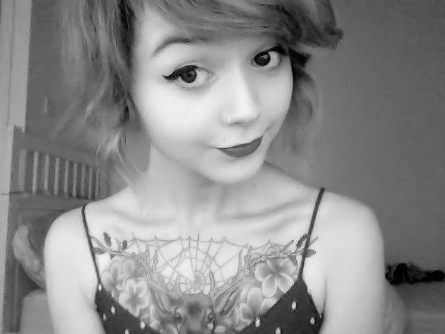 feelslikedawn:  I’m always scared to post pictures of myself. Crappy webcam pic.