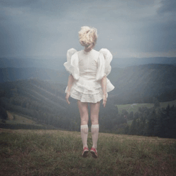photojojo:  Tereza Vlčková’s portrait series was inspired by the dream of floating, obvious in these gorgeous photos. Dreamy Portraits Will Have You Floating Out of Your Chair via basic_sounds