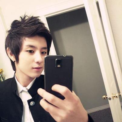 kreasebewithyou:  exofanboys: another exo fanboy!  EXO fanboys should just get together