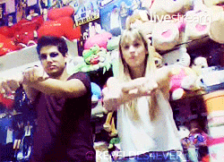rebeldesbr4ever:  Sophia dançando parte 2 