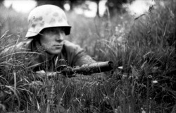 collective-history:  German Fallschirmjäger in an improvised fighting position 21 June 1944. 