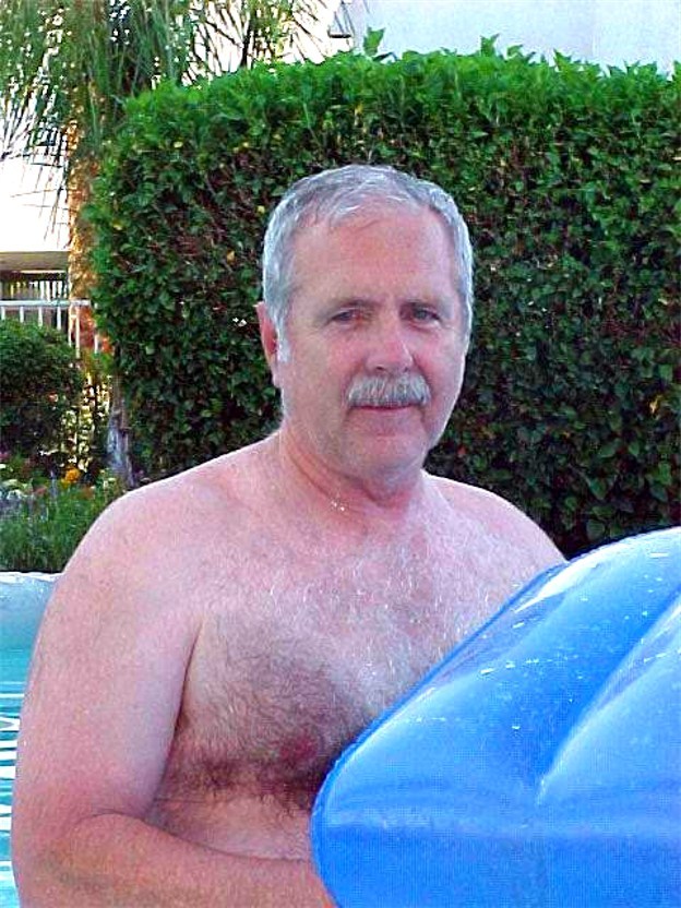 einheri:  More hot daddies on http://einheri.tumblr.com