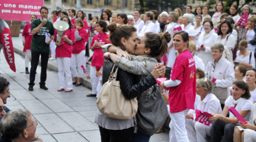 nothing-rhymes-with-ianto:  vastderp:  the-real-seebs:  anjhuzen:  spookyteganandsara:   Two straight women, named Julia (17) and Auriane (19), kissing in the middle of an anti-gay, anti-adoption rally in Marseilles, France in support of their gay friends