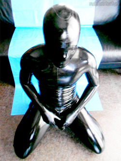 rubberforfun:  Faceless !!! 