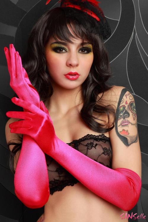 https://gloveslover.tumblr.com/post/159729341218