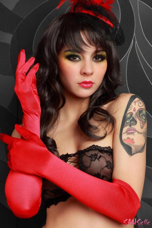 https://gloveslover.tumblr.com/post/159729341218