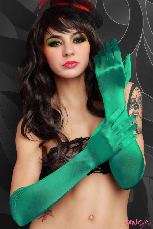 https://gloveslover.tumblr.com/post/159729341218