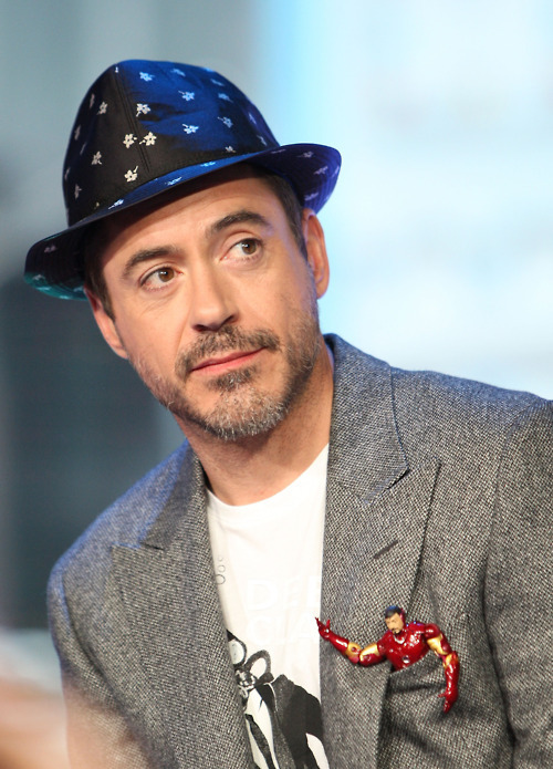 dobert-rowney:  darkly-stark:  johnwatsonismyspiritanimal:  At frist I was like “Aw,