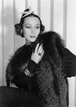 vampdreaminginhollywood:  Dolores del Rio