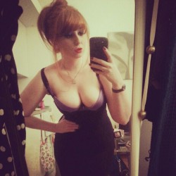 msredhourglass:  msredhourglass:  A bit tipsy soooo… face spam/boob spam :)  Reblog baby. 