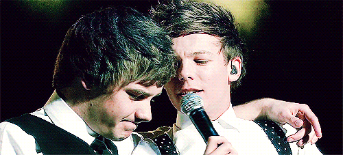 hipsta-hazza:  # fave moments from up all night: the live tour dvd 