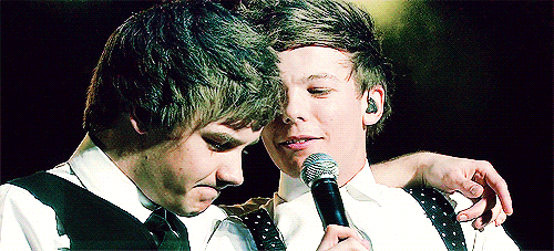 hipsta-hazza:  # fave moments from up all night: the live tour dvd 