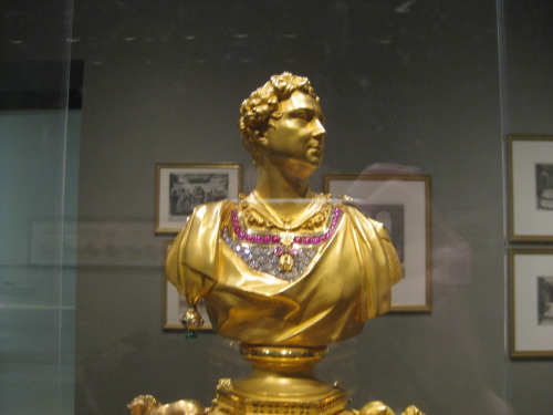 rolypolydandy: diedamederschatten: Gucci Mane has *nothing* on this bust of George IV! oh my god, da
