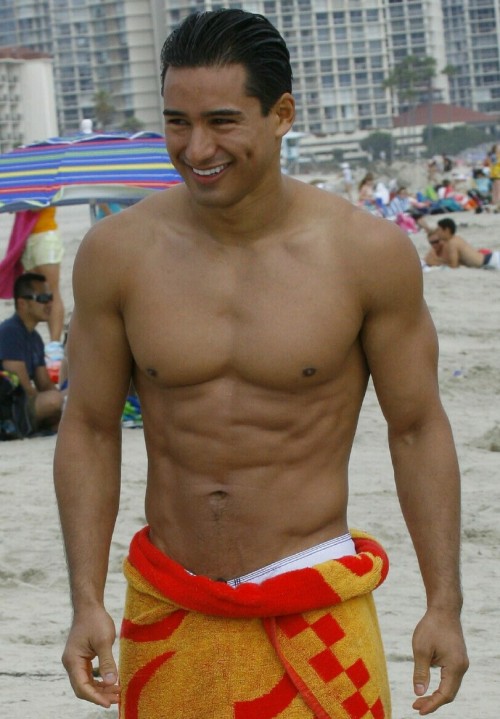 nakedmalecelebs1: Mario Lopez NAKED Fron Nip/Tuck