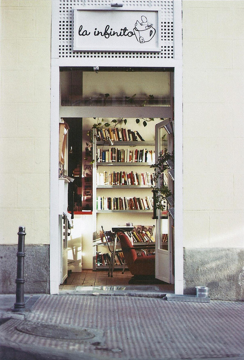 bookmania:   La Infinito, café-libros-arte, Madrid. La Infinito is a bookshop café serving ‘long moments and nice chats’, afternoon readings, and wifi sessions, without making its customers worry that the waiter would remove the glasses from the