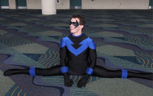 thepharaoh: outofthecavern: drawing-bored: awesome cosplay is awesome. O///O Oh. Ok.