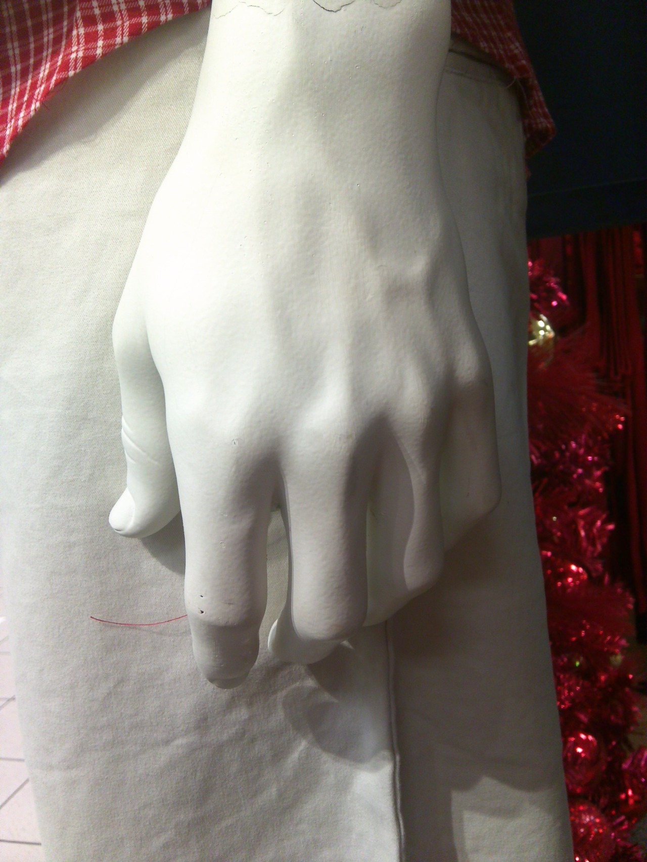 canni8al:  malubami:  lets talk about how insanely detailed the hands on the mannequins