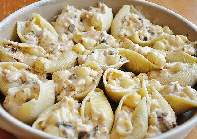 niggawelovefood:  Fettucini Stuffed Shells 