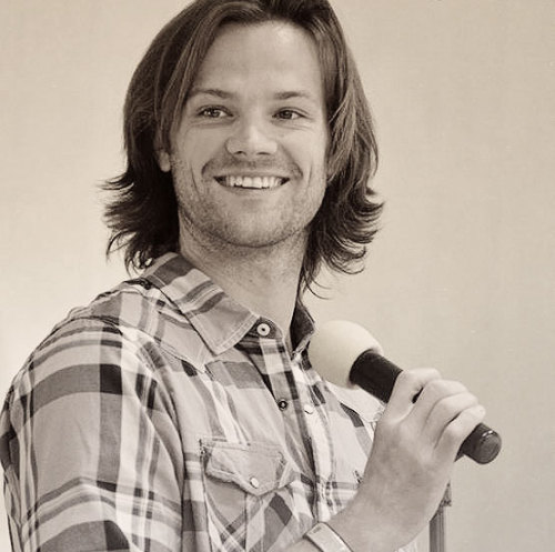 castiel-counts-deans-freckles:  out-in-the-open:   (x)  Beautiful assholes 
