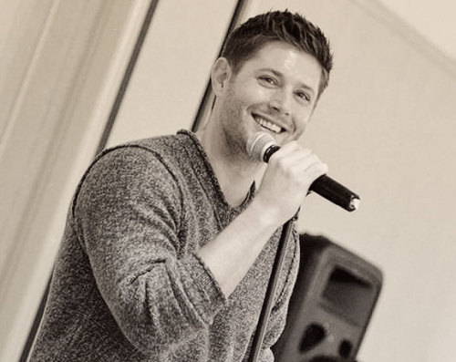 castiel-counts-deans-freckles:  out-in-the-open:   (x)  Beautiful assholes 