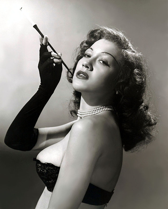 burleskateer:  A smouldering 50’s-era portrait photo of Thunder.. 