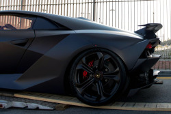 kicksnchicks:   Lamborghini Sesto Elementovia