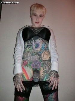 sexyteensbeachparty:  Artificial Hermaphrodite mod.  Everyone gonna keep bitching about eyeball tats?