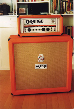 daveandscottmusic:  Orange Amp by captain.orange on Flickr.  Txá coisa lindja.