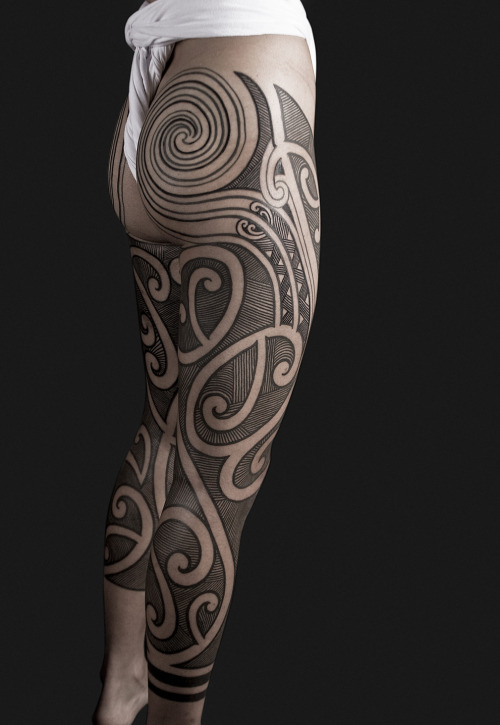 the-starlight-hotel:  legs - linework and spirals by nazareno tubaro 