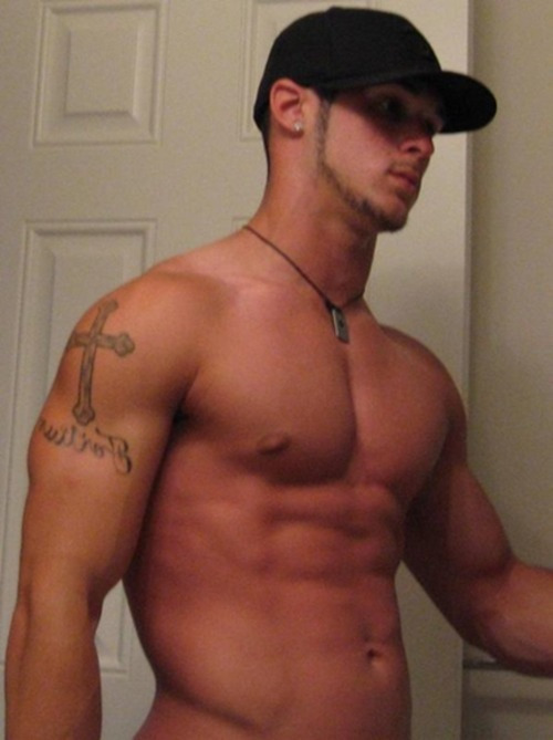 slavethompson:  ballcapboys:  WOOF!!  Yes Sir 