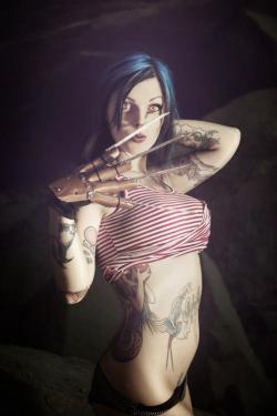 ohmygodbeautifulbitches:  Riae