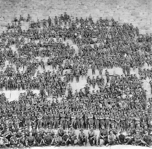 Australian battalion posing on the Great Pyramid of Giza before being sent to Galipoli, 1915, World 