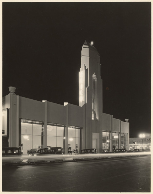 The Howard Motor Company, 4th and Western, 1920&rsquo;s. Now a mini mall, but still recogni