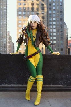 addictedtomarvel:  Cosplay: Anna Marie | Rogue 