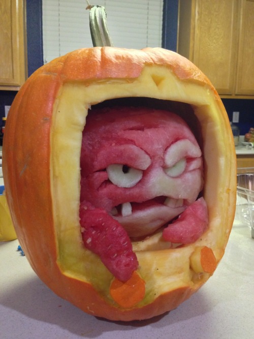 cyclopsscott:  phoenix:  pkpow:  mikevdesign:  Krang o’ Lantern.  ugly ugly laughter  !!  THIS IS AWESOME  HOLYCRAP! 