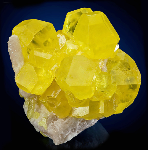 Sulfur on Aragonite