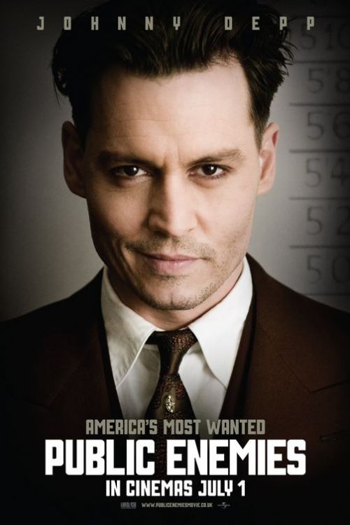 enasnivolz:  alaskainthesky:  Real John Dillinger and Hollywood’s Dillinger  That smirk… 