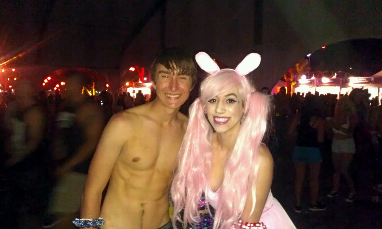 likearavecraver:  http://moon-cosmic-power.tumblr.com/ and me at Escape:)  It was