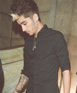 zaynsexualmalik:  IS THAT A NEW TATTOO OMG