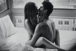 tes-a:   sceptic4l:  arielestotle:   salveo2-deactivated20130804:  cara delevingne and paolo anchisi / guy aroch  not sure which of them I’d rather be in this situation, hng  ☜(˚▽˚)    omfg i cant  omg this is the hottest thing ever 